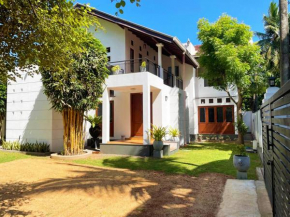 Cenreeza Airport Villa